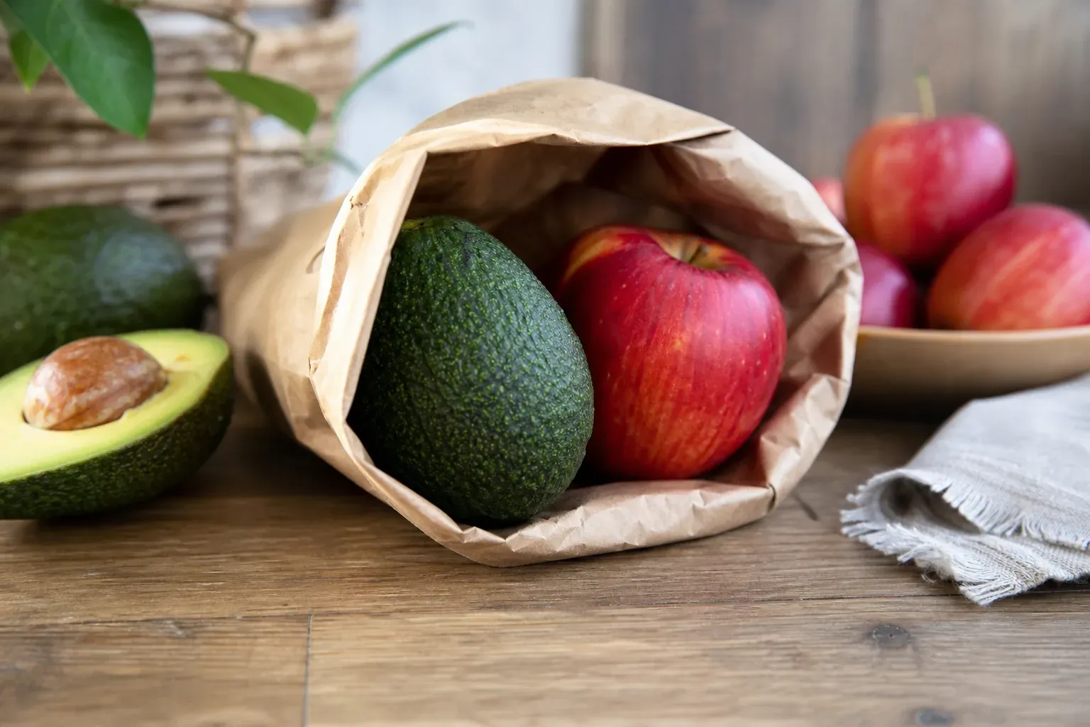 Avocat pas mûr : comment le faire mûrir rapidement