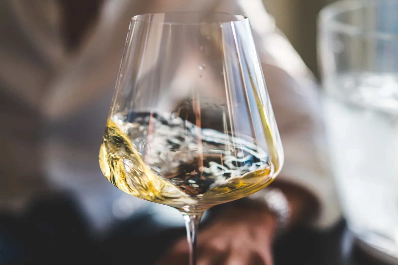 Quels sont les critères à prendre en compte pour choisir un vin adapté à un repas ?